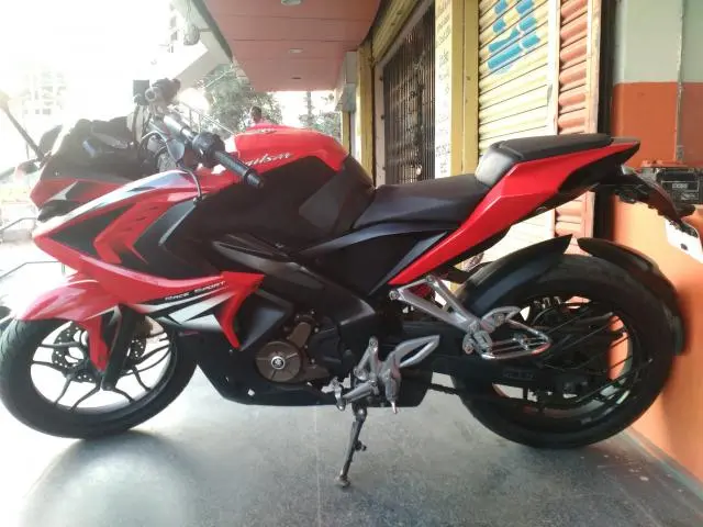 Bajaj Pulsar RS200 2015