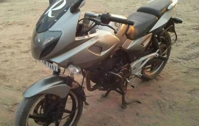Bajaj Pulsar 220cc 2011