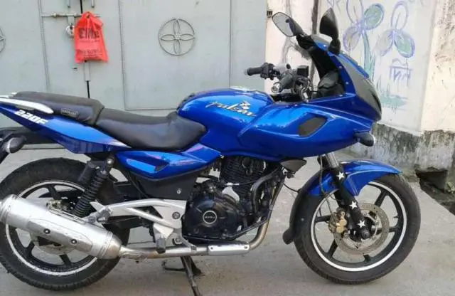 Bajaj Pulsar 220cc 2011