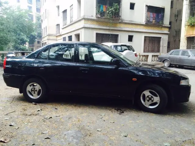 Mitsubishi Lancer LXi 2000