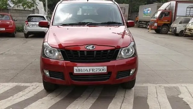 Mahindra Quanto C8 2012