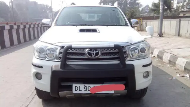 Toyota Fortuner 4x2 MT 2010