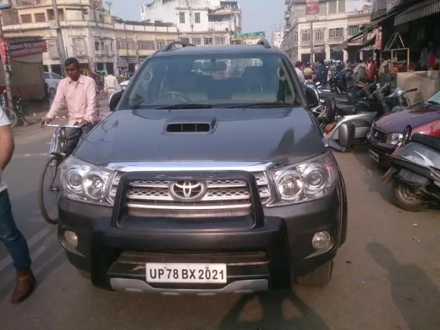 Toyota Fortuner 4x2 MT 2010