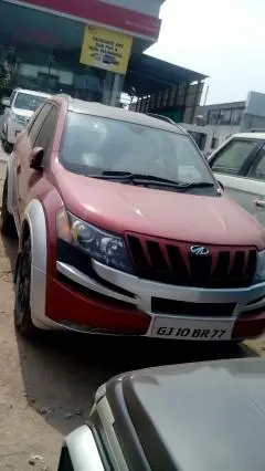 Mahindra Quanto C8 2012