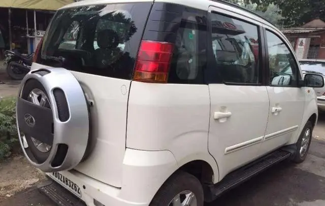 Mahindra Quanto C8 2012
