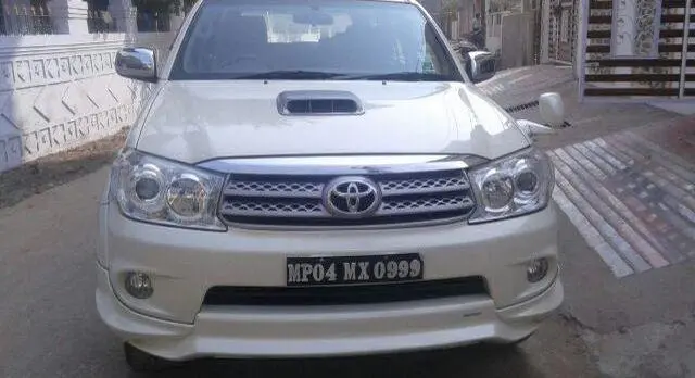 Toyota Fortuner 4x2 MT 2010