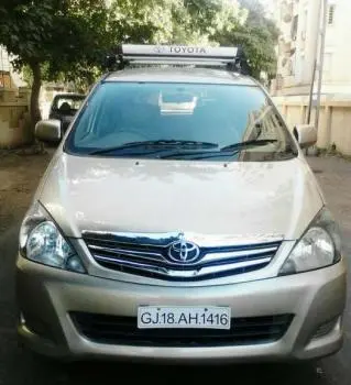 Toyota Innova 2.0 G  2010
