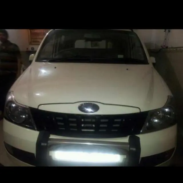 Mahindra Quanto C8 2012