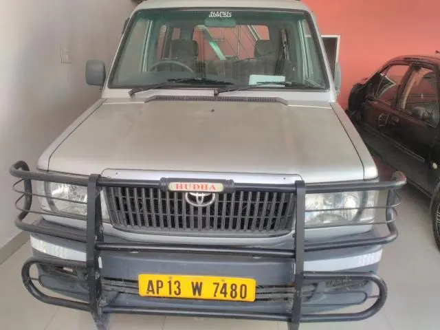 Toyota Qualis FS B1 2004