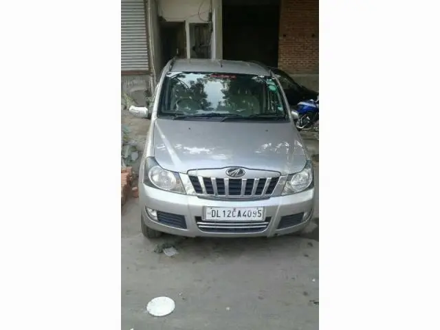 Mahindra Quanto C8 2013