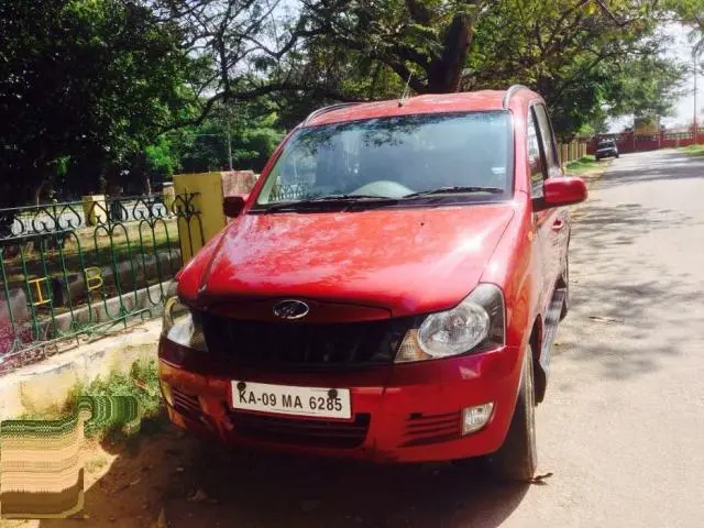 Mahindra Quanto C8 2013