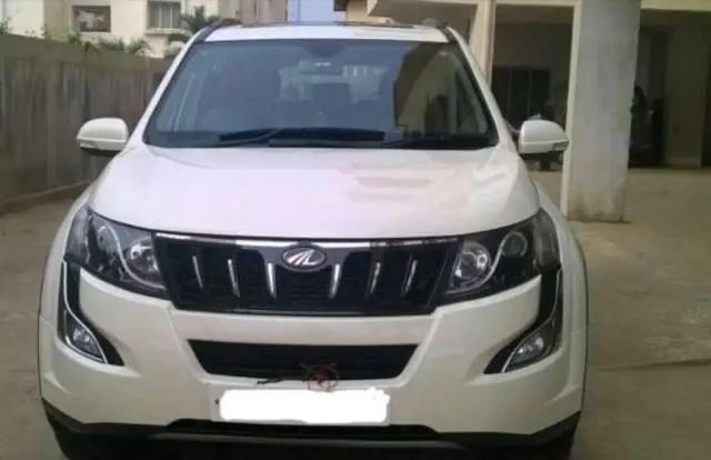 Mahindra XUV500 W10 2015