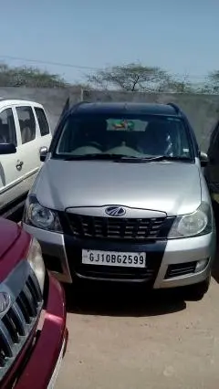 Mahindra Quanto C8 2013