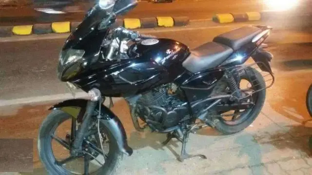 Bajaj Pulsar 220cc 2010