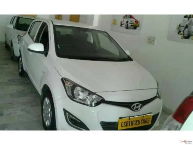 Hyundai i20 Magna 1.2 (O) 2013