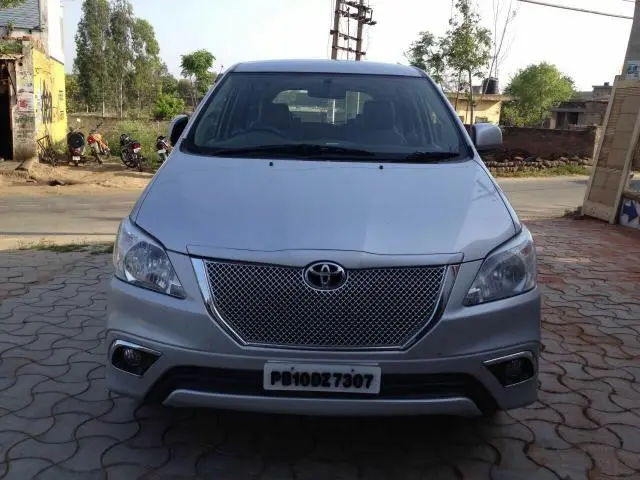 Toyota Innova 2.5 GX 7 STR BS IV 2013