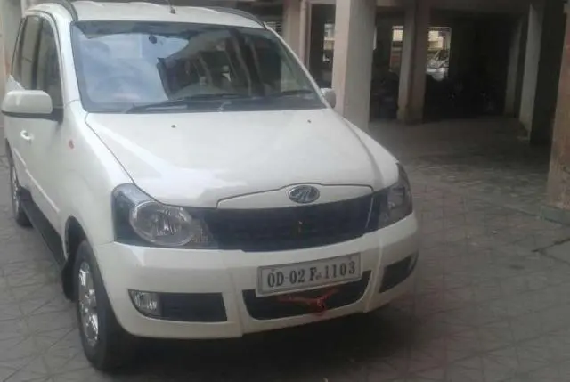 Mahindra Quanto C8 2013