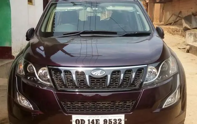 Mahindra XUV500 W10 2015