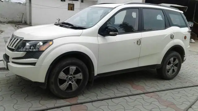 Mahindra XUV500 W6 2011