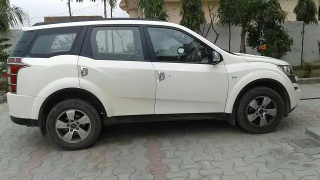 Mahindra XUV500 W6 2011