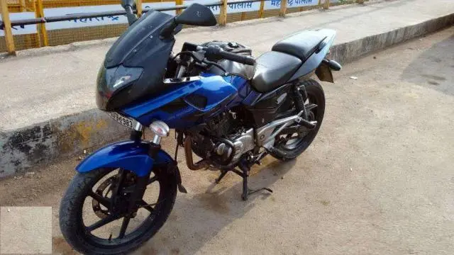 Bajaj Pulsar 220cc 2011
