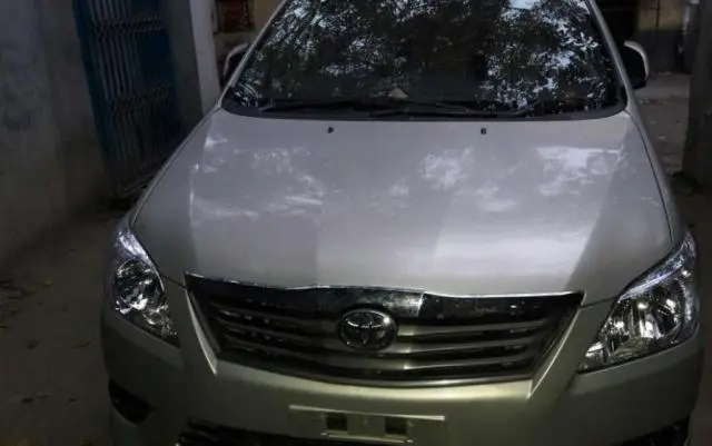 Toyota Innova 2.5 G 7 STR BS III 2013