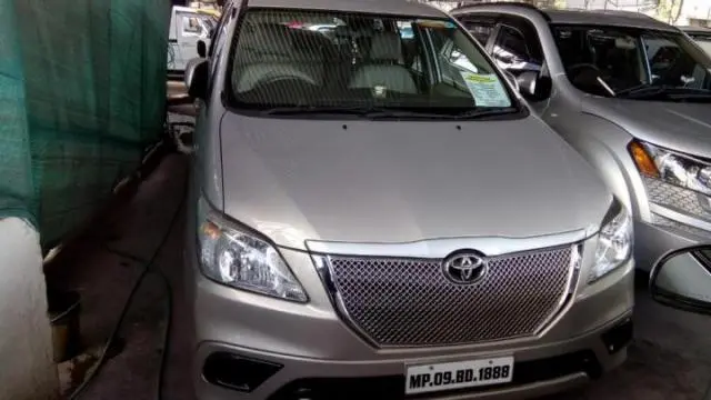 Toyota Innova 2.5 E PS 8 STR BS III 2014