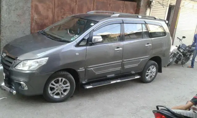 Toyota Innova 2.5 V 2012