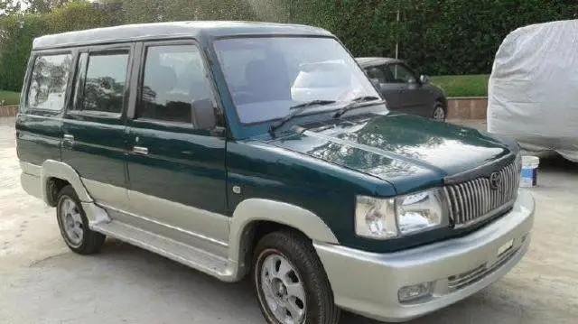 Toyota Qualis RST 2004