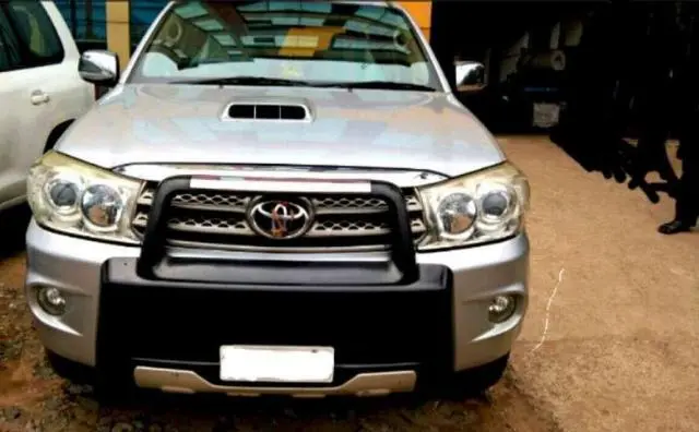 Toyota Fortuner 4x2 MT 2010
