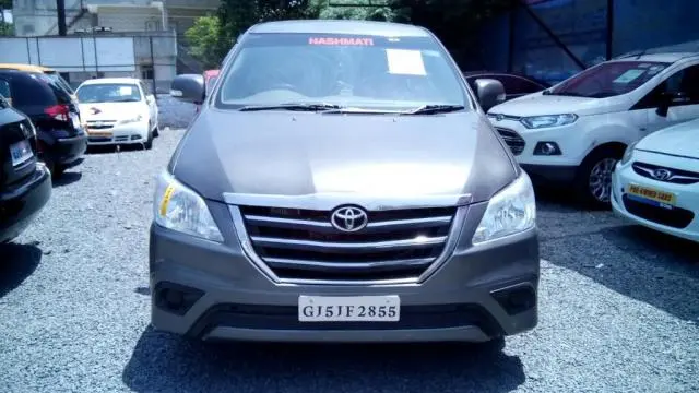 Toyota Innova 2.5 G 8 STR BS III 2014