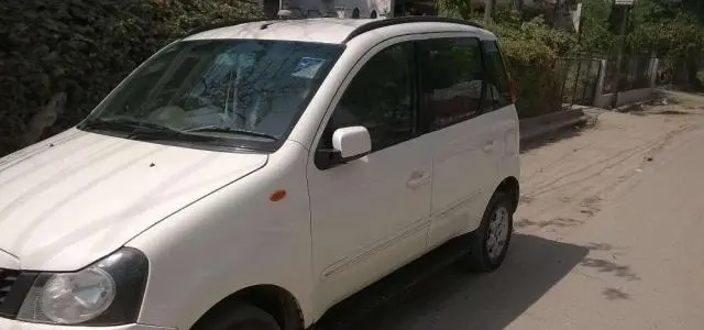 Mahindra Quanto C8 2013