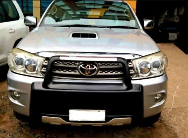 Toyota Fortuner 4x2 MT 2010