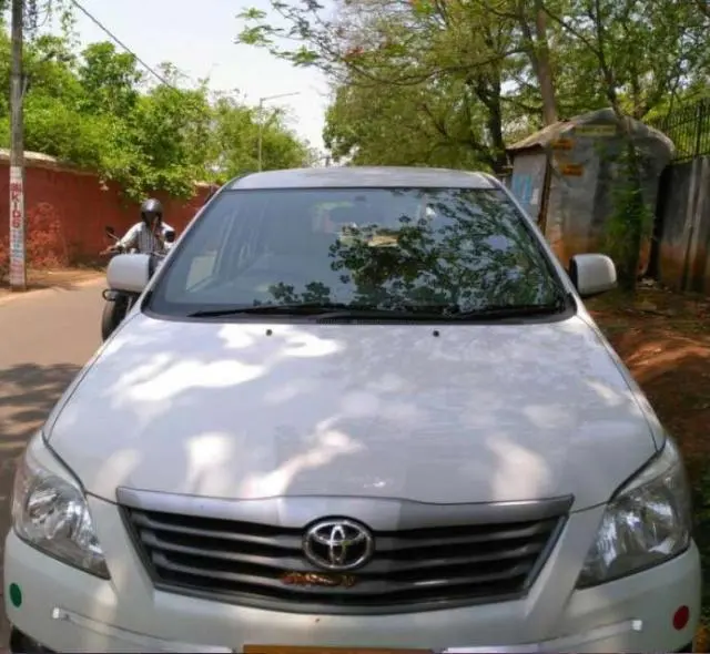 Toyota Innova 2.5 G 8 STR BS III 2013