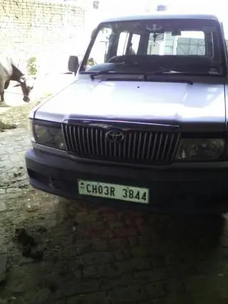 Toyota Qualis GS C4 2004