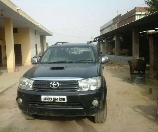 Toyota Fortuner 2WD MT 2010
