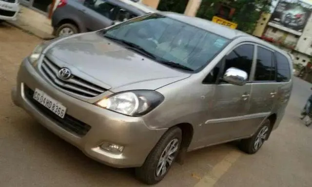 Toyota Innova 2.0 G  2010