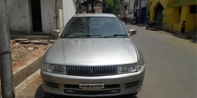 Mitsubishi Lancer GLD 2.0 2005