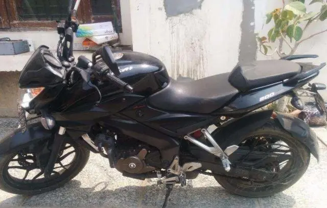 Bajaj Pulsar 200cc 2015