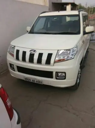 Mahindra TUV300 T8 2015