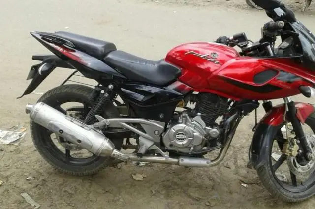 Bajaj Pulsar 220cc 2012
