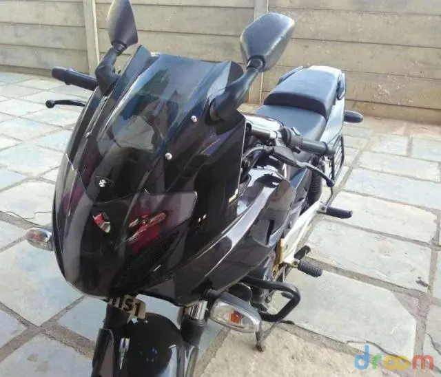 Bajaj Pulsar 220cc 2011