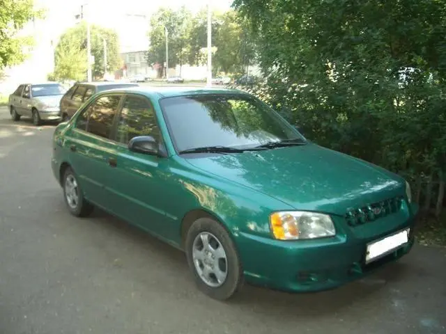 Hyundai Accent DLS 2000