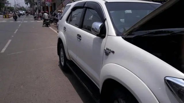 Toyota Fortuner 3.0 4x2 MT 2011
