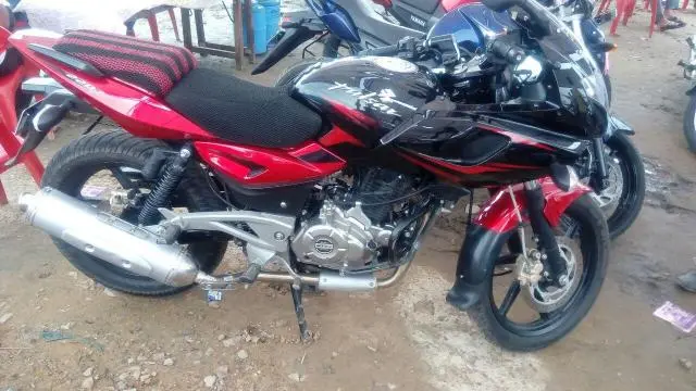 Bajaj Pulsar 220cc 2016