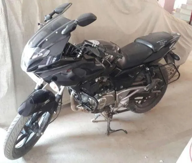 Bajaj Pulsar 220cc 2016