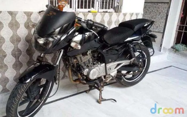Bajaj Pulsar 220cc 2011