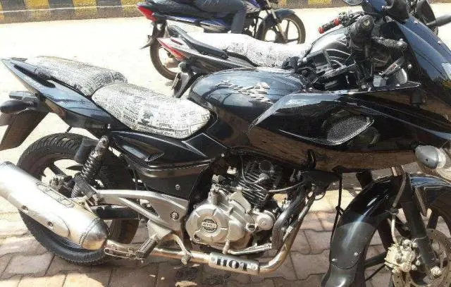 Bajaj Pulsar 220cc 2014