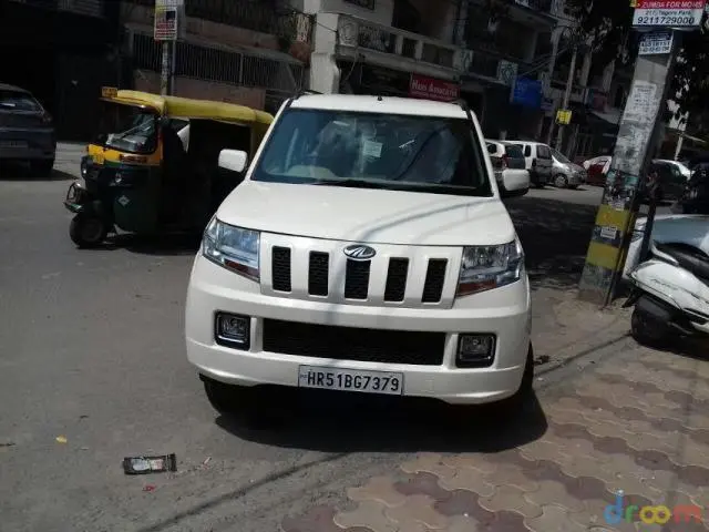 Mahindra TUV300 T8 AMT 2015