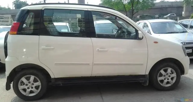 Mahindra Quanto C8 2012